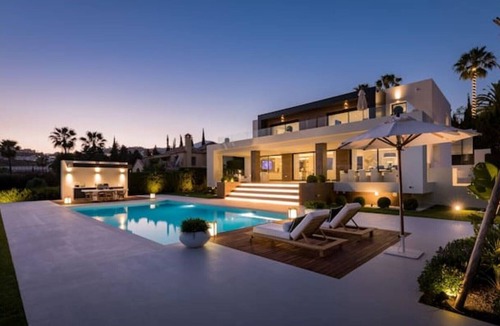 Nueva Andalucia Villa | 6 bedroom villa with cinema room and pool.