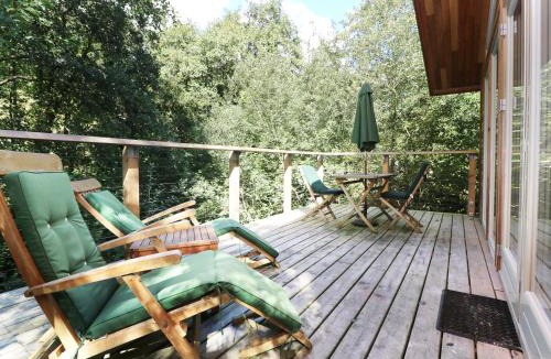 Looe House | 6 Streamside