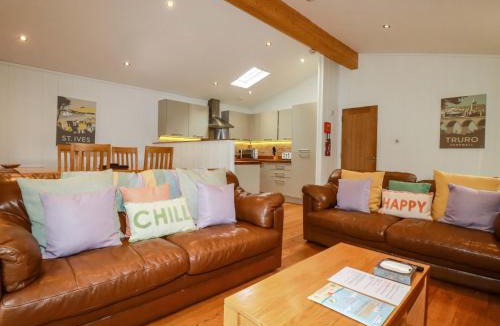 Looe House | 6 Streamside