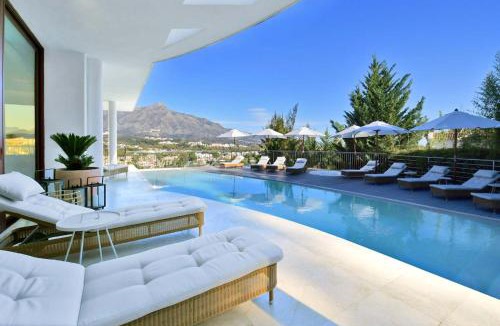 Nueva Andalucia Villa | 7 bedrooms villa with sea view private pool and jacuzzi at Marbella 3 km away from the beach