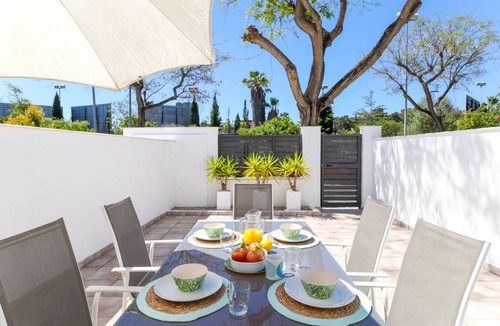 Urbanizacion Hacienda las Chapas House | 70 m² House ∙ 2 bedrooms ∙ 4 guests