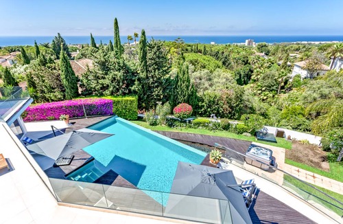 Urbanizacion Hacienda las Chapas Villa | 750 m² Villa ∙ 6 bedrooms ∙ 14 guests