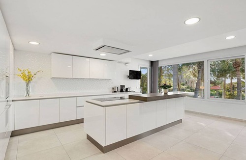 Urbanizacion Hacienda las Chapas Villa | 827 m² Villa ∙ 7 bedrooms ∙ 14 guests