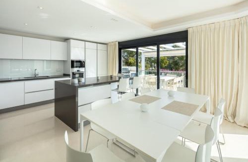 Puerto Banus Villa | All About Villa Breeze