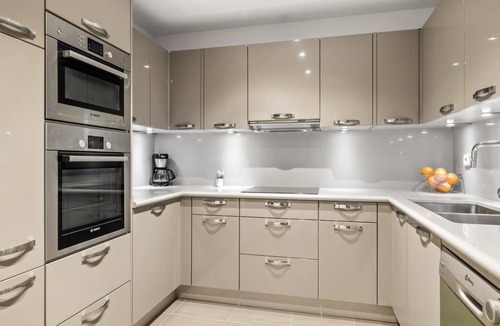 Puerto Banus Apartment | Apartment in Playas del Duque for 6 people| Casa Sevilla 102