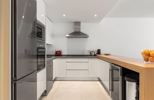 Puerto Banus Apartment | Apartment in Playas del Duque for 6 people | Casa Cadiz 101