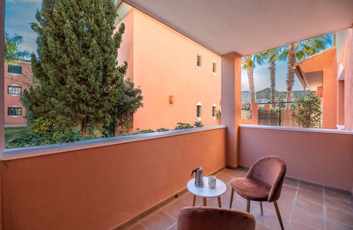 Urbanizacion Pinos Verdes Apartment | Apartment 'Cabopino, Cerca De Todo' with Shared Pool, Wi-Fi and Air Conditioning