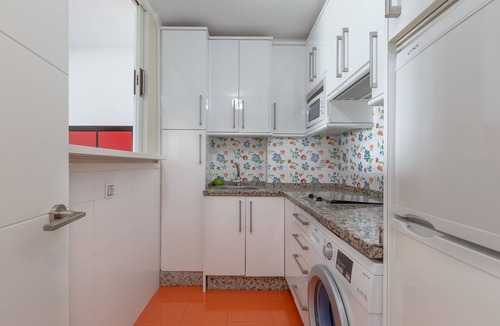 Marbella City Centre Apartment | Apartment 'En 1ª Línea De Playa' with Sea View, Shared Pool and Wi-Fi