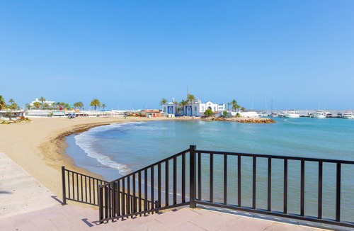 Marbella City Centre Apartment | Apartment 'En 1ª Línea De Playa' with Sea View, Shared Pool and Wi-Fi