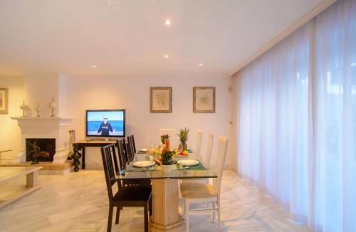 Nikki Beach Apartment | Apartment in White Pearl Beach