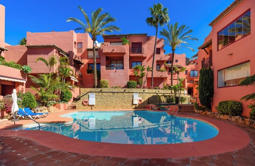 Nikki Beach Apartment | Apartment 'Jardines De Don Carlos' with Shared Pool, Wi-Fi and Air Conditioning