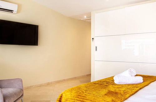 Golden Mile Apartment | Apartment Marbella, 4 bedrooms, 8 persons