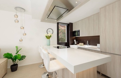 Carib Playa Apartment | Apartment with terrace and pool near the beach in Dunes Beach