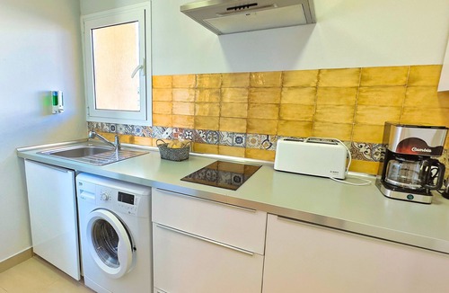 Golden Mile Apartment | Apolo 401 - Modern Renovated 1-Bed Apartment in Edificio Apolo, Marbella Center