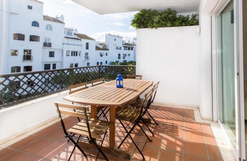Puerto Banus Apartment | Awesome 2 bedroom Apt with pool and parking in Puerto Banús - RDR197
