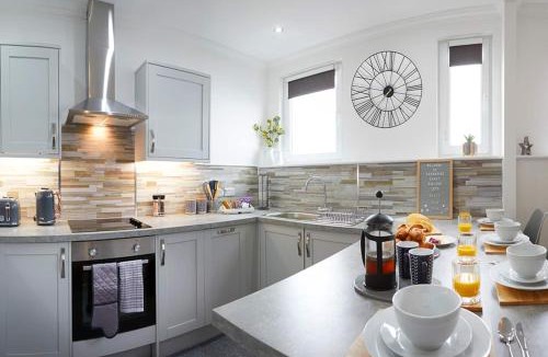 Scarborough Apartment | Bay View - Amazing Location With Sea Views!