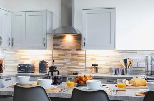 Scarborough Apartment | Bay View - Amazing Location With Sea Views!