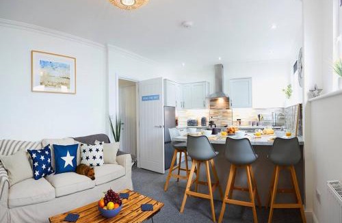 Scarborough Apartment | Bay View - Amazing Location With Sea Views!