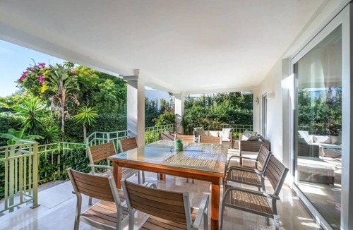 Urbanizacion Pinos Verdes Villa | Beach Villa Marbella close to beach in exclusive area beautiful garden & pool