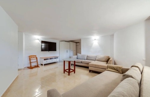 Urbanizacion Pinos Verdes Villa | Beach Villa Marbella close to beach in exclusive area beautiful garden & pool