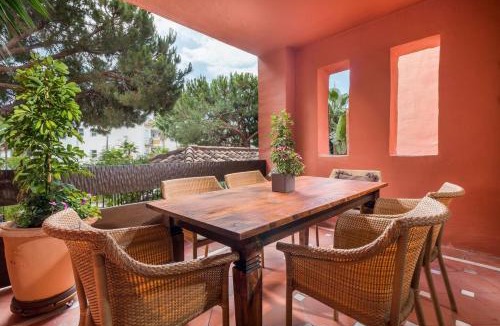 Nikki Beach Apartment | Beachfront, 3pools, King Bed, Free Gymparking