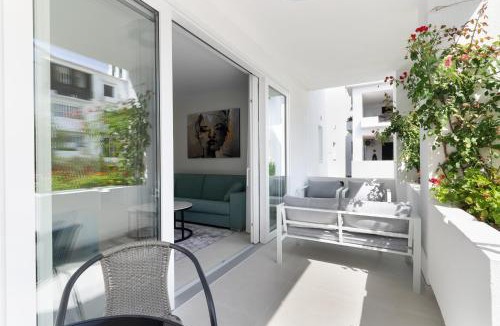 Nikki Beach Apartment | Beachfront Complex Jardines de las Golondrinas Elviria