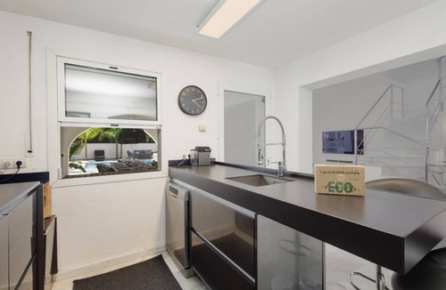 Urbanizacion Costabella Villa | Beachfront villa with heated pool in Costabella, Marbella