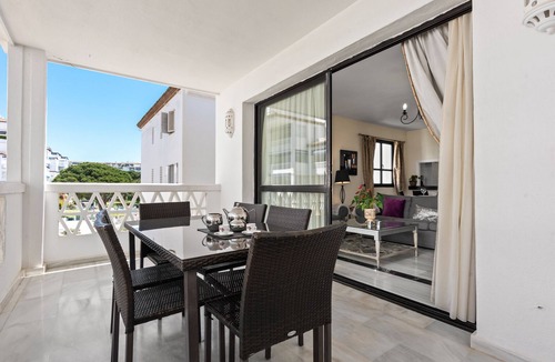 Puerto Banus Apartment | Beachside Puerto Banus Stunning Apartment 212