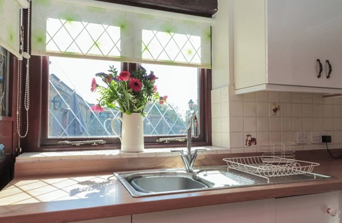 Burniston Cottage | BEACONSFIELD COTTAGE, family friendly, with a garden in Scalby