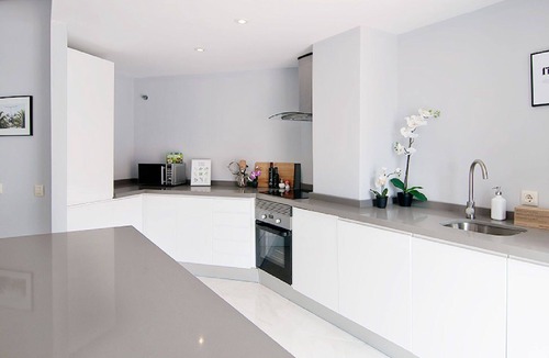 Nueva Andalucia Apartment | Beautiful apartment for 4 people with WIFI, A/C, pool, TV and terrace