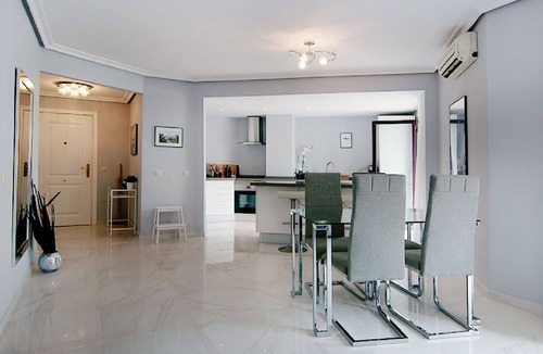 Nueva Andalucia Apartment | Beautiful apartment for 4 people with WIFI, A/C, pool, TV and terrace