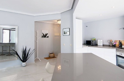 Nueva Andalucia Apartment | Beautiful apartment for 4 people with WIFI, A/C, pool, TV and terrace