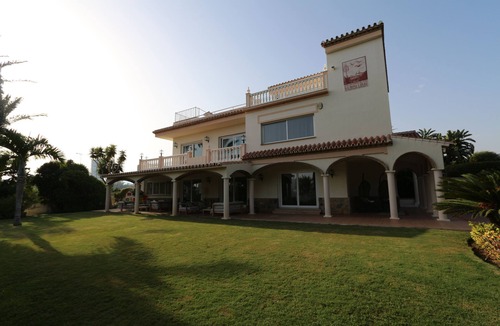 Marbella Villa | Beautiful Family Home walking distance to the beach