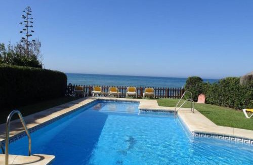 Carib Playa House | Beautiful Frontline beach Townhouse