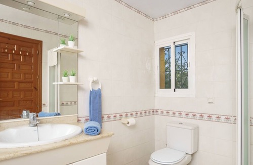 Nueva Andalucia Villa | Beautiful private villa for 8 people with WIFI, private pool, A/C, TV, patio and parking