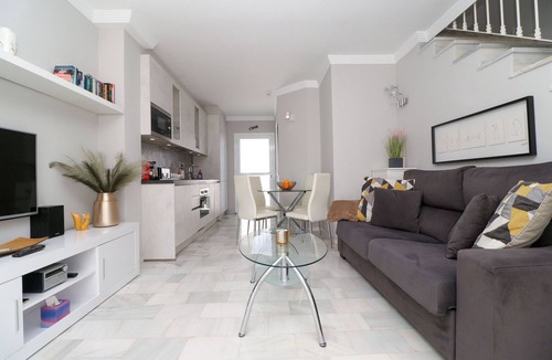 Urbanizacion Hacienda las Chapas House | Beautiful sunny townhouse - great resort facilities