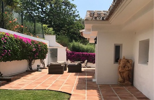 Urbanizacion el Rosario Villa | Beautiful Villa In El Rosario, Marbella With Private Pool & South Facing Garden
