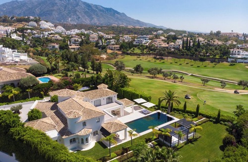Marbella Villa | Breathtaking 6-bedrooms Property in Nueva Andalucia - Marbella