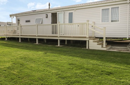 Cayton Bay Cottage | Cabin ∙ 3 bedrooms ∙ 8 guests