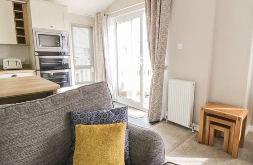 Cayton Bay Cottage | Cabin ∙ 3 bedrooms ∙ 8 guests