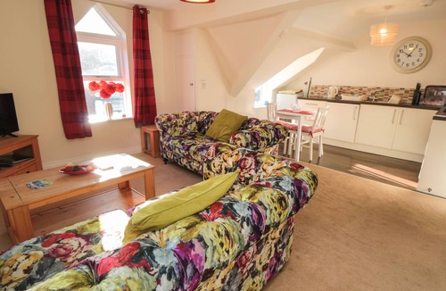 Scarborough Apartment | CARISBROOKE HOUSE, APARTMENT 6, with a garden in Scarborough