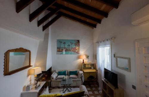 Urbanizacion Pinos Verdes House | Casa Bela, casa reformada en Marbella muy cerca de la playa