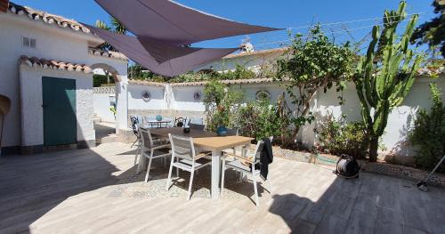 Urbanizacion Costabella Villa | Casa Blue Vista - villa & guestroom