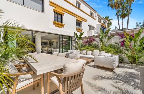 Golden Mile Ski Chalet | Casa Penati - Marbellamar