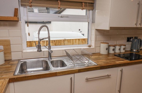 Burniston House | CASTLE VIEW, pet friendly, character holiday cottage in Burniston