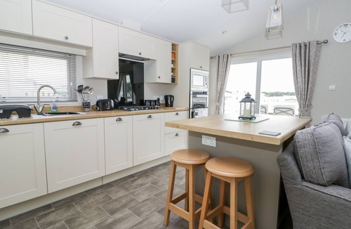 Cayton Bay Cottage | CAYTON PINES, pet friendly, character holiday cottage in Scarborough
