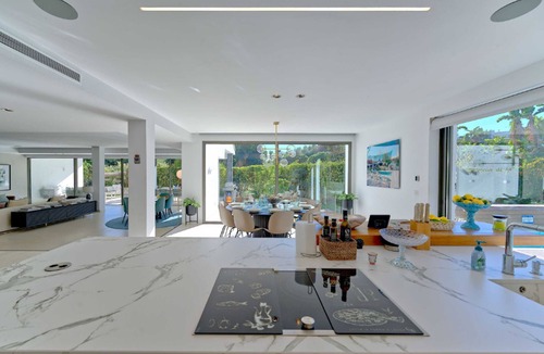 Puerto Banus Villa | Contemporary & Very Spacious Villa Puerto Banus