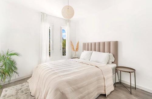 Nueva Andalucia House | Cozy Townhouse with Rooftop Terrace and Pool