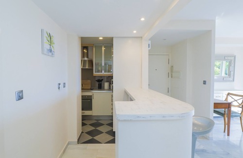 Marbella Apartment | Cubo's Apartamento Bono Beach Marbella/air conditioning/free parking/free wifi/community pool