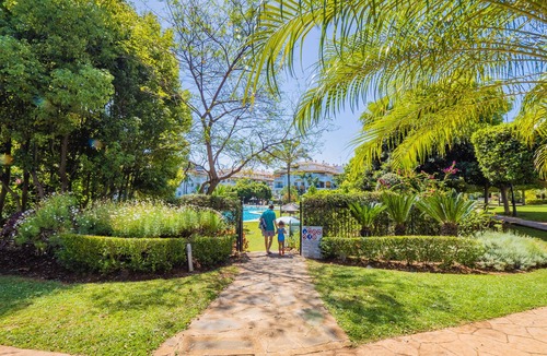 Marbella Apartment | Cubo's Apartment Dama de Noche Pool & Tennis/Free Wifi/air conditioning